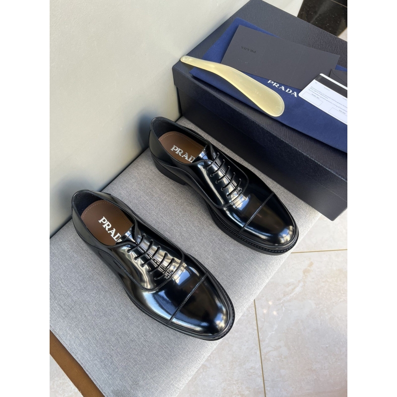 Pra*a leather shoes